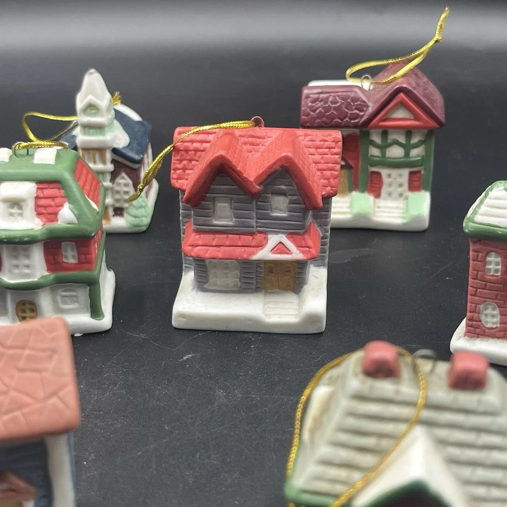 12 pc‎ Vtg 1992 Winter Town Village Set Of Ceramic Christmas Ornaments 2.5